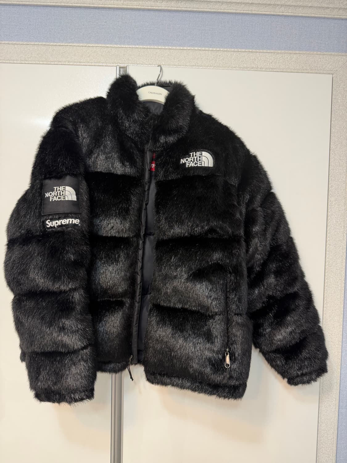 슈프림 노스페이스 퍼 눕시 블랙 M 상품이미지4