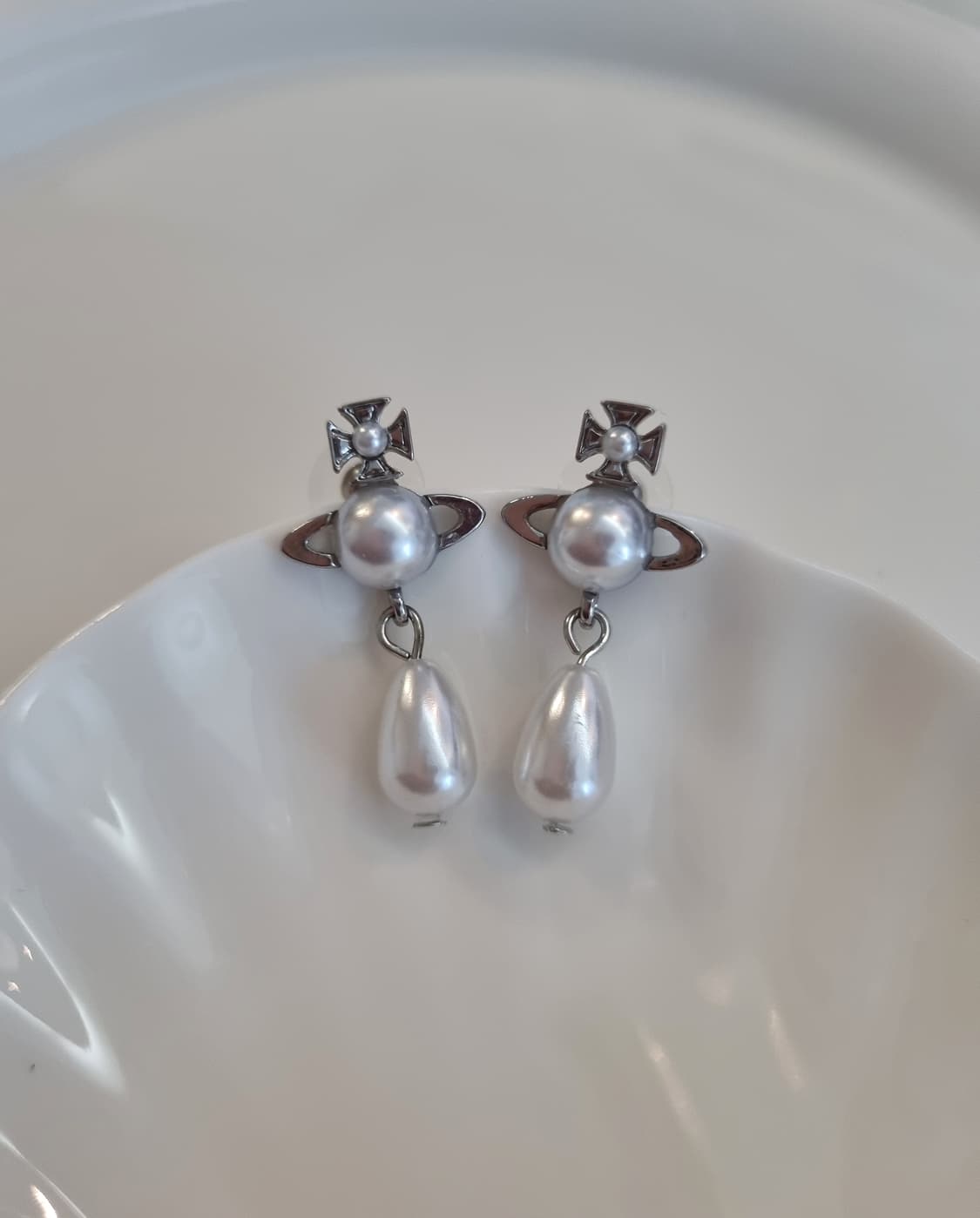 비비안웨스트우드 업사이클링 스왈진주 드롭 귀걸이 상품이미지1