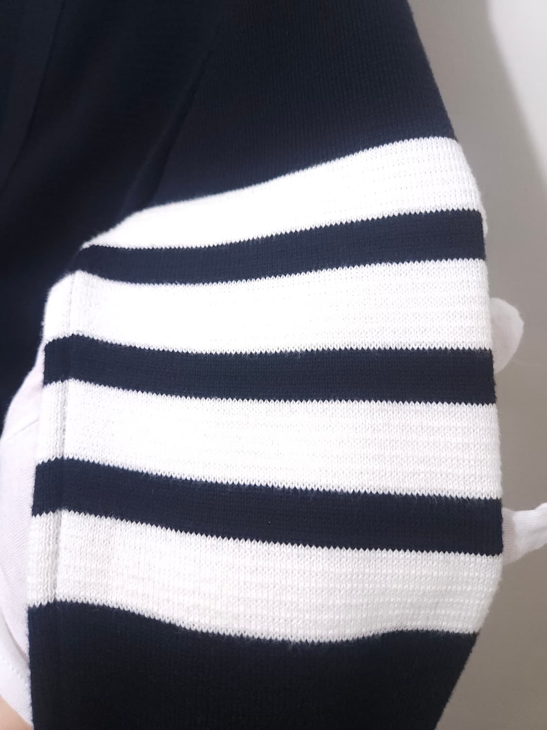 [새상품급] 톰브라운 여성 밀라노스티치 금장 가디건 38Size 상품이미지3