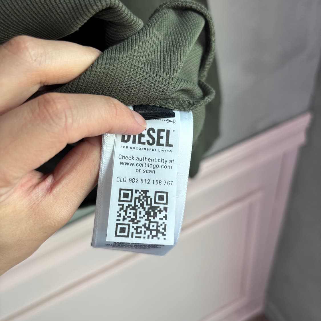 디젤 로고 카키 롱슬리브 상품이미지3