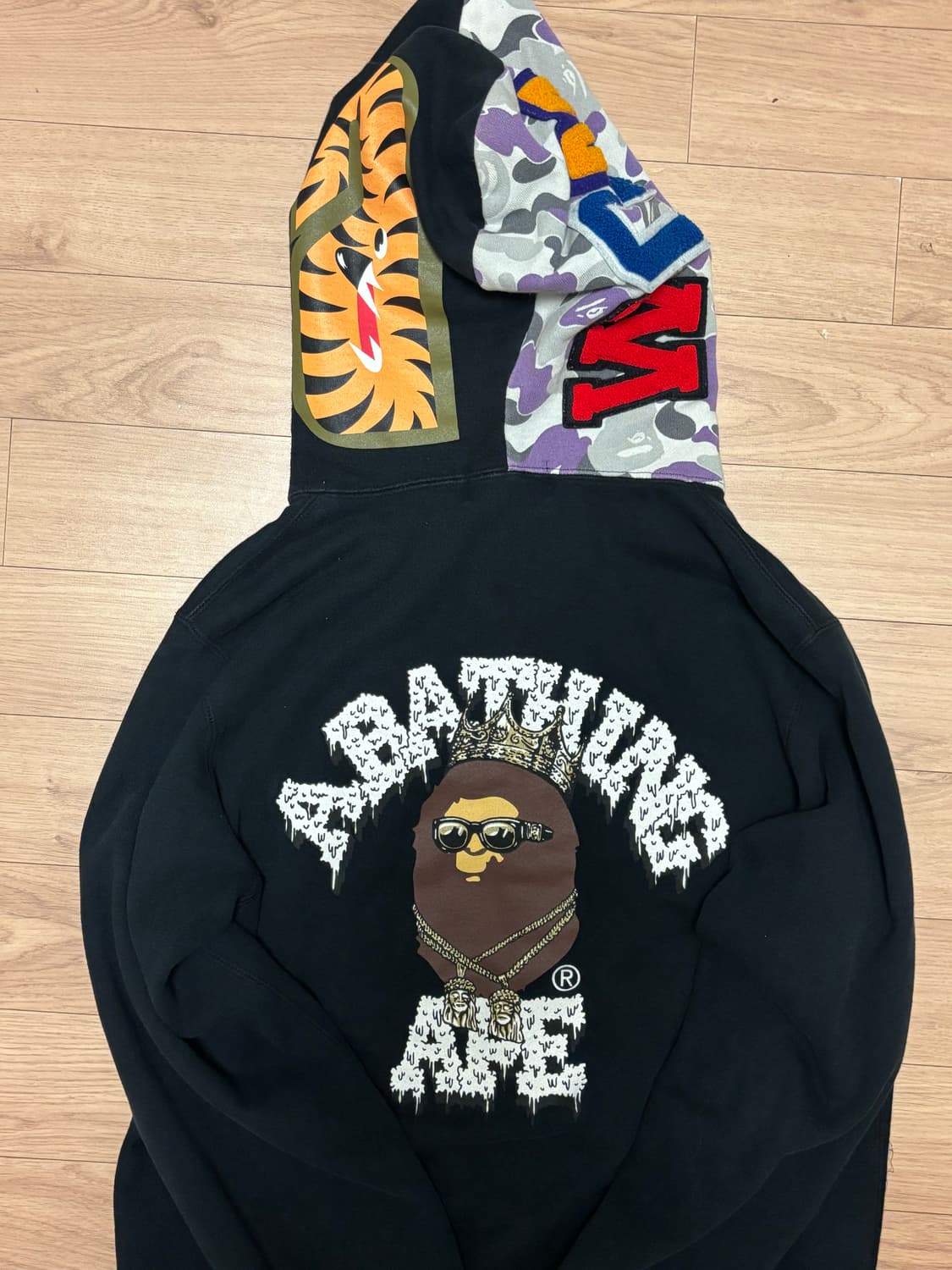 베이프 10주년 뉴욕 샤크 후드집업 상품이미지3