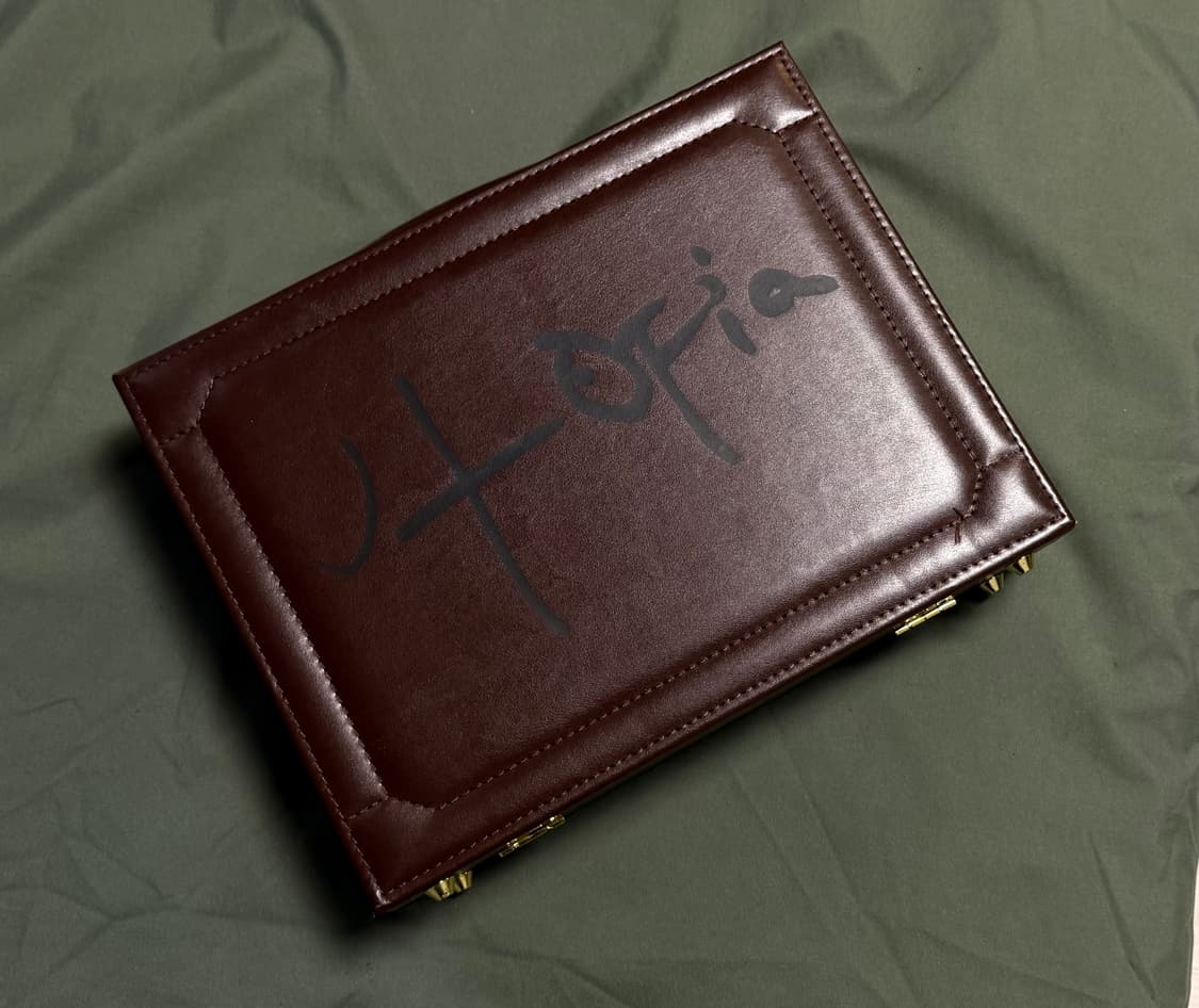 Travis scott utopia 브리프 케이스 상품이미지1