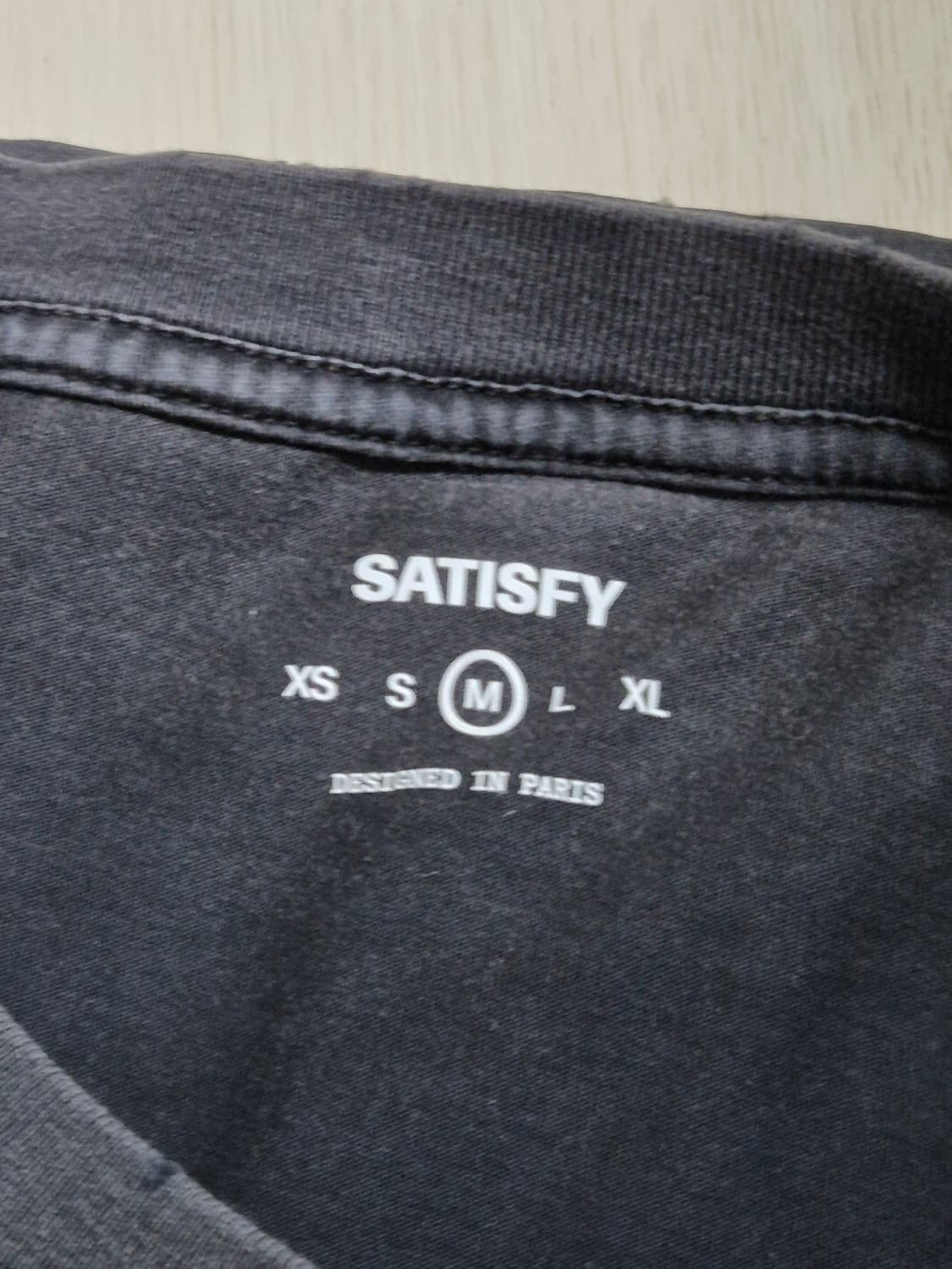 새티스파이 모스테크 티셔츠 에이즈드 블랙 M 급처 상품이미지3