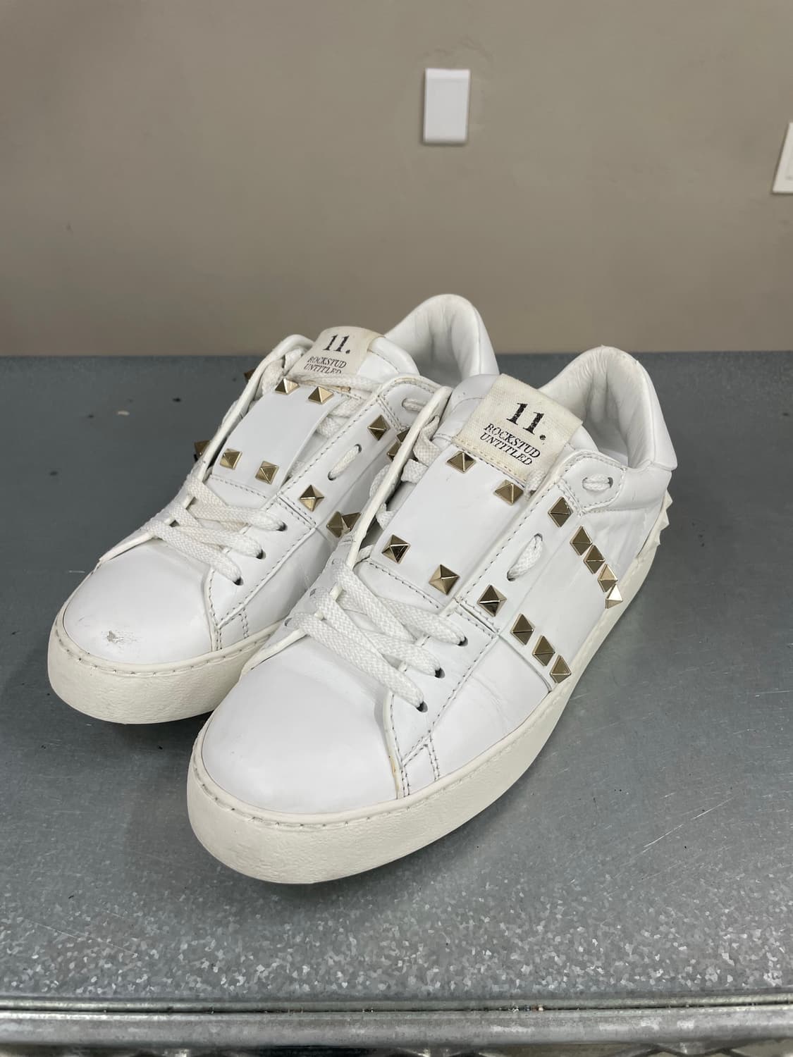 발렌티노 락스터드 스니커즈 37 상품이미지2