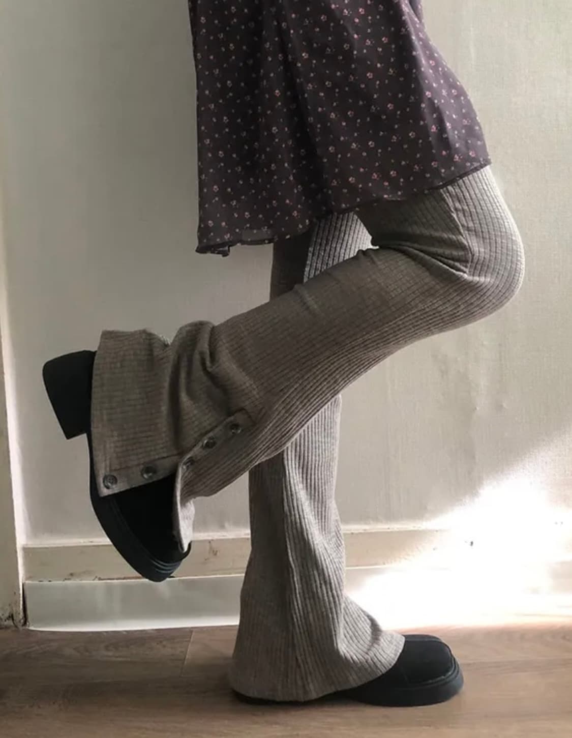 니지 ribbed button pants black 부츠컷 레깅스 상품이미지1