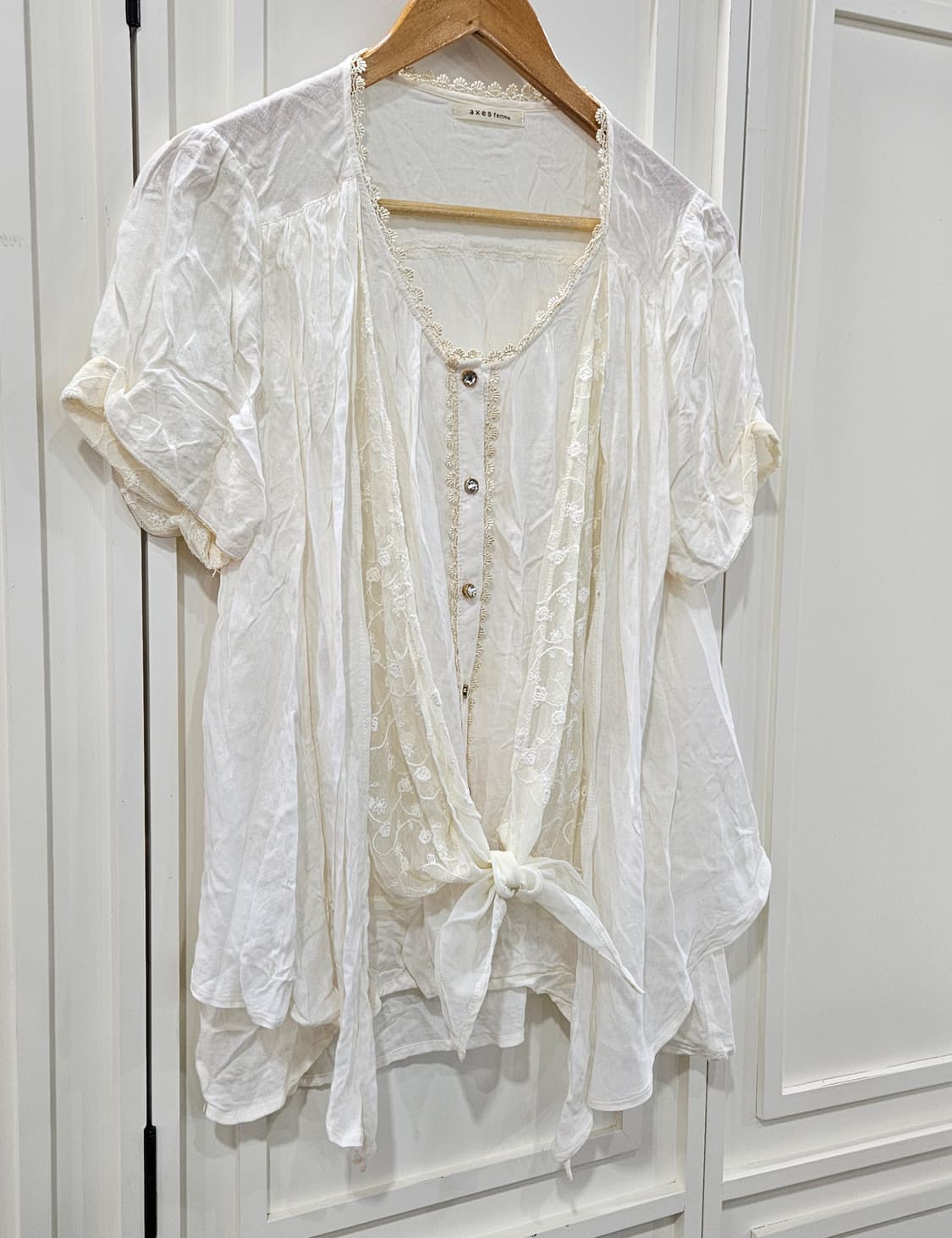 엑시즈팜(Axes Femme) 레이스 레이어드 리본 블라우스 상품이미지2