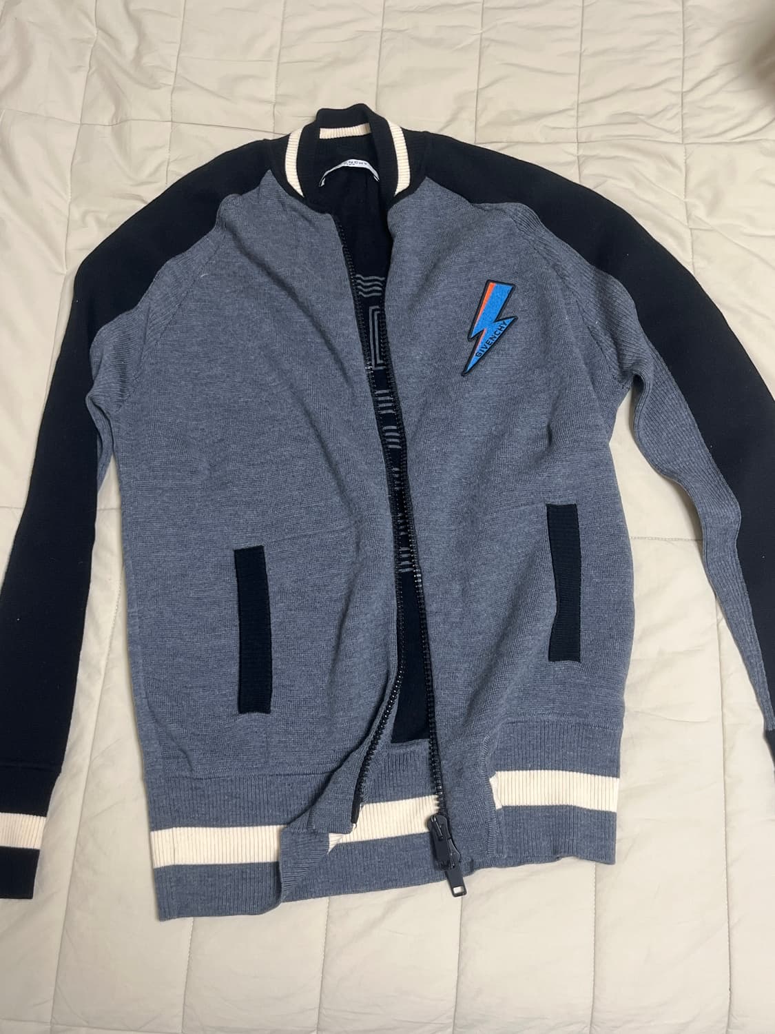 지방시 번개 니트 집업 상품이미지1