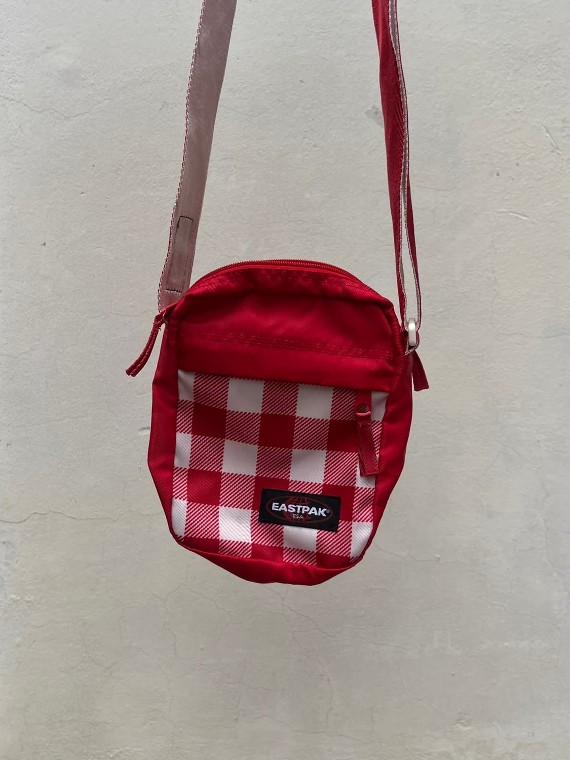 이스트팩 EASTPAK 크로스백 상품이미지1