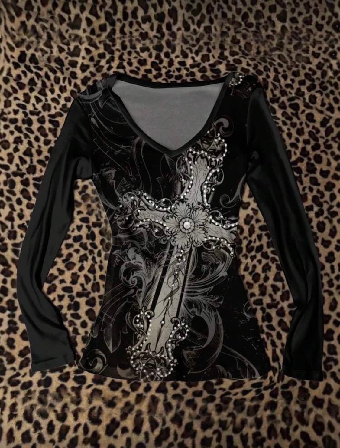 새상품) v넥 딱붙핏 십자가 무늬 롱슬리브 상품이미지1