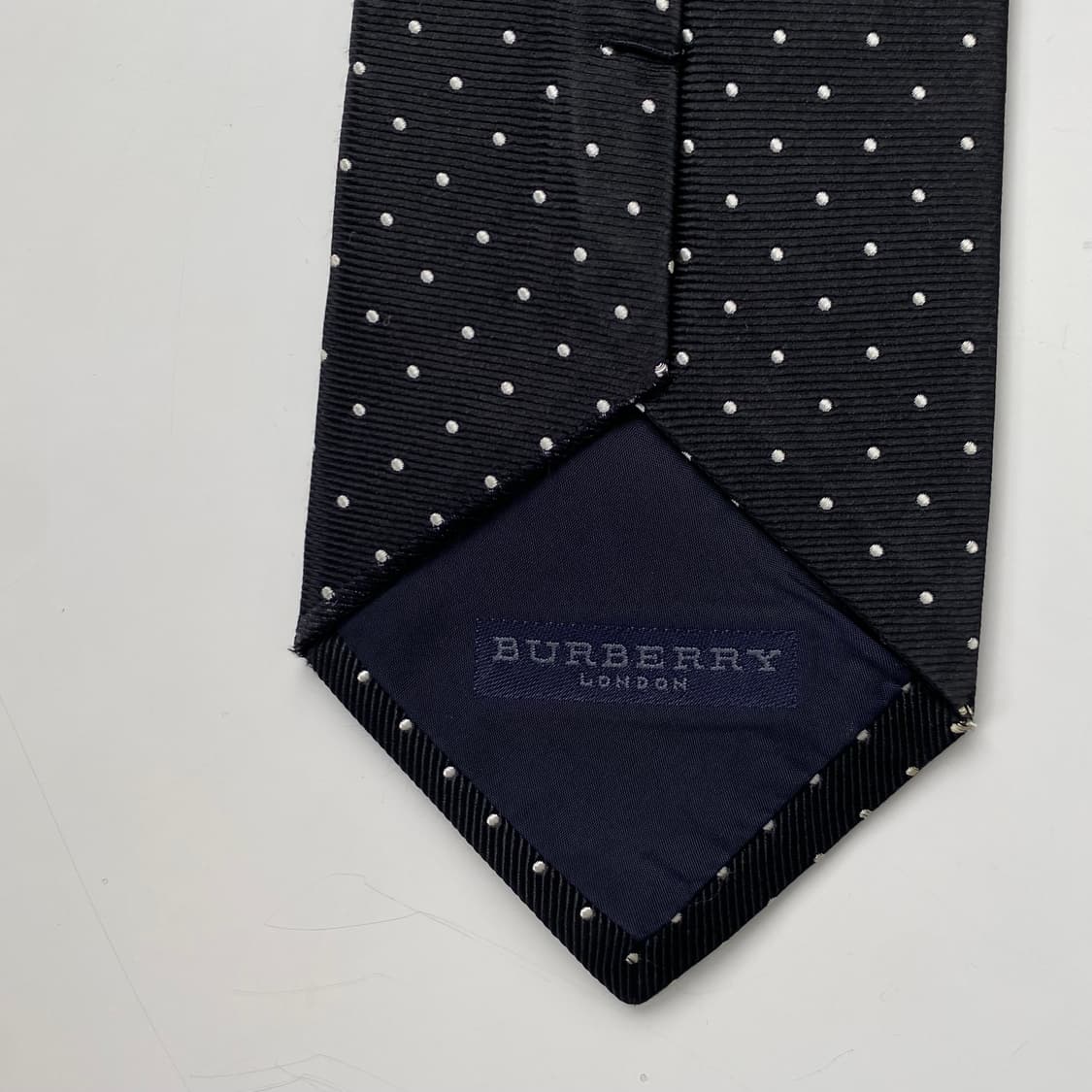 버버리 명품 정품 도트 블랙넥타이 (Burberry) 상품이미지6