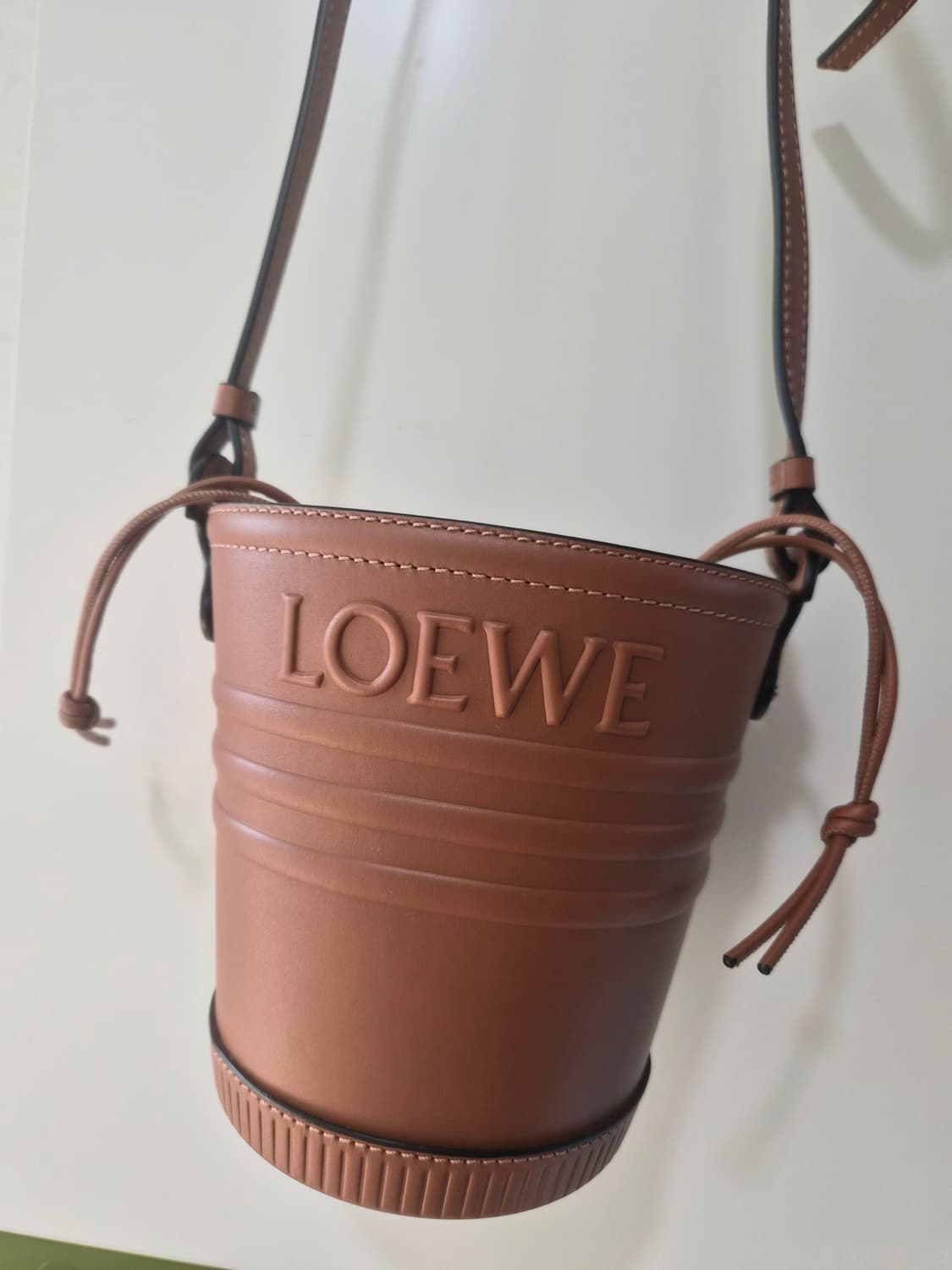 로에베 자르디니에르 레더 버킷백 한정판 상품이미지2