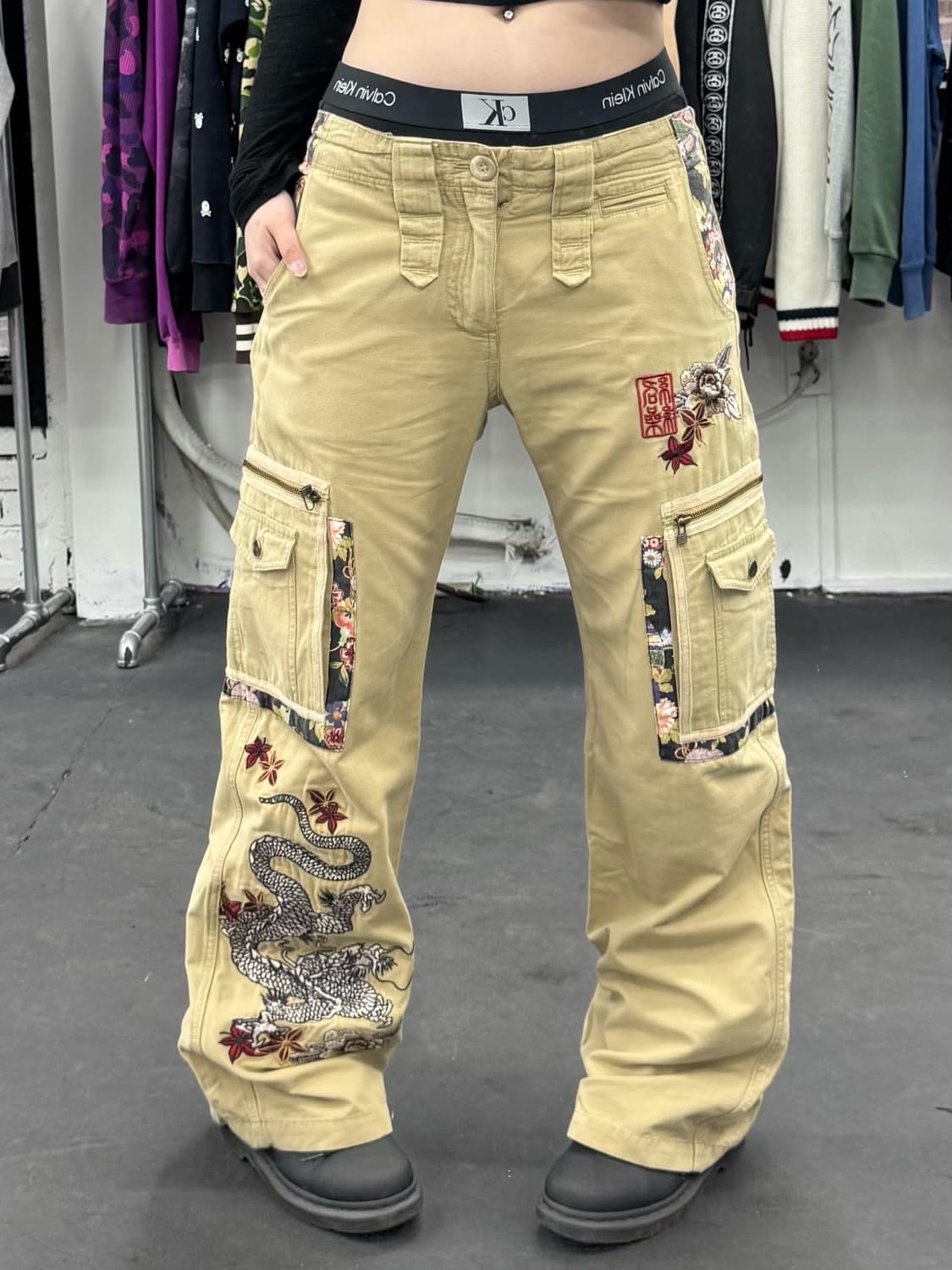 카라쿠리 타마시 오리엔탈 베이지 카고팬츠 상품이미지1