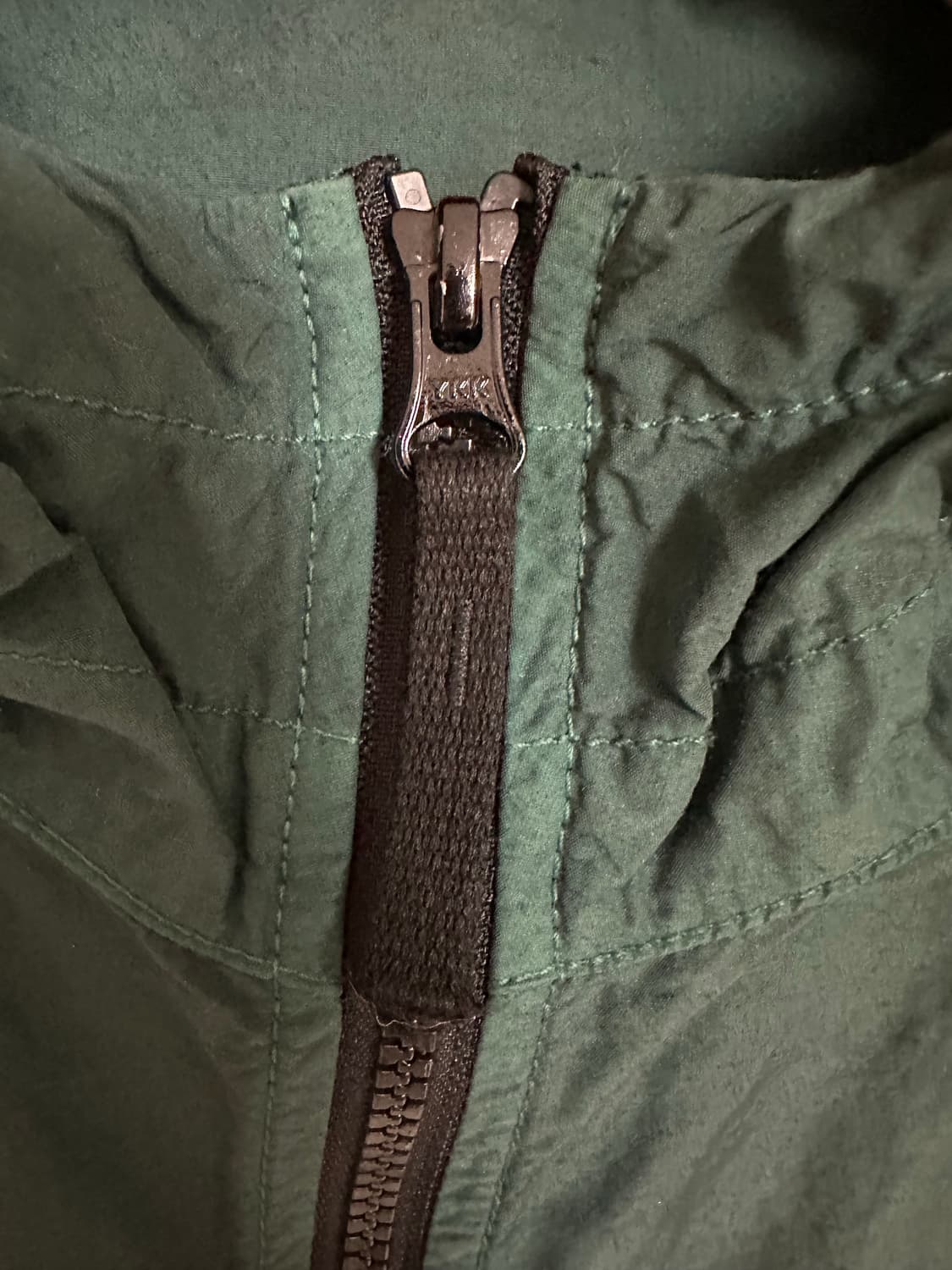 [L size] 21SS 스톤아일랜드 후드 윈드 브레이커 그린 상품이미지4