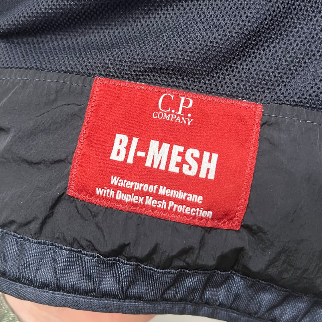 CP컴퍼니 BI-MESH 렌즈 와펜 자켓 M 상품이미지6