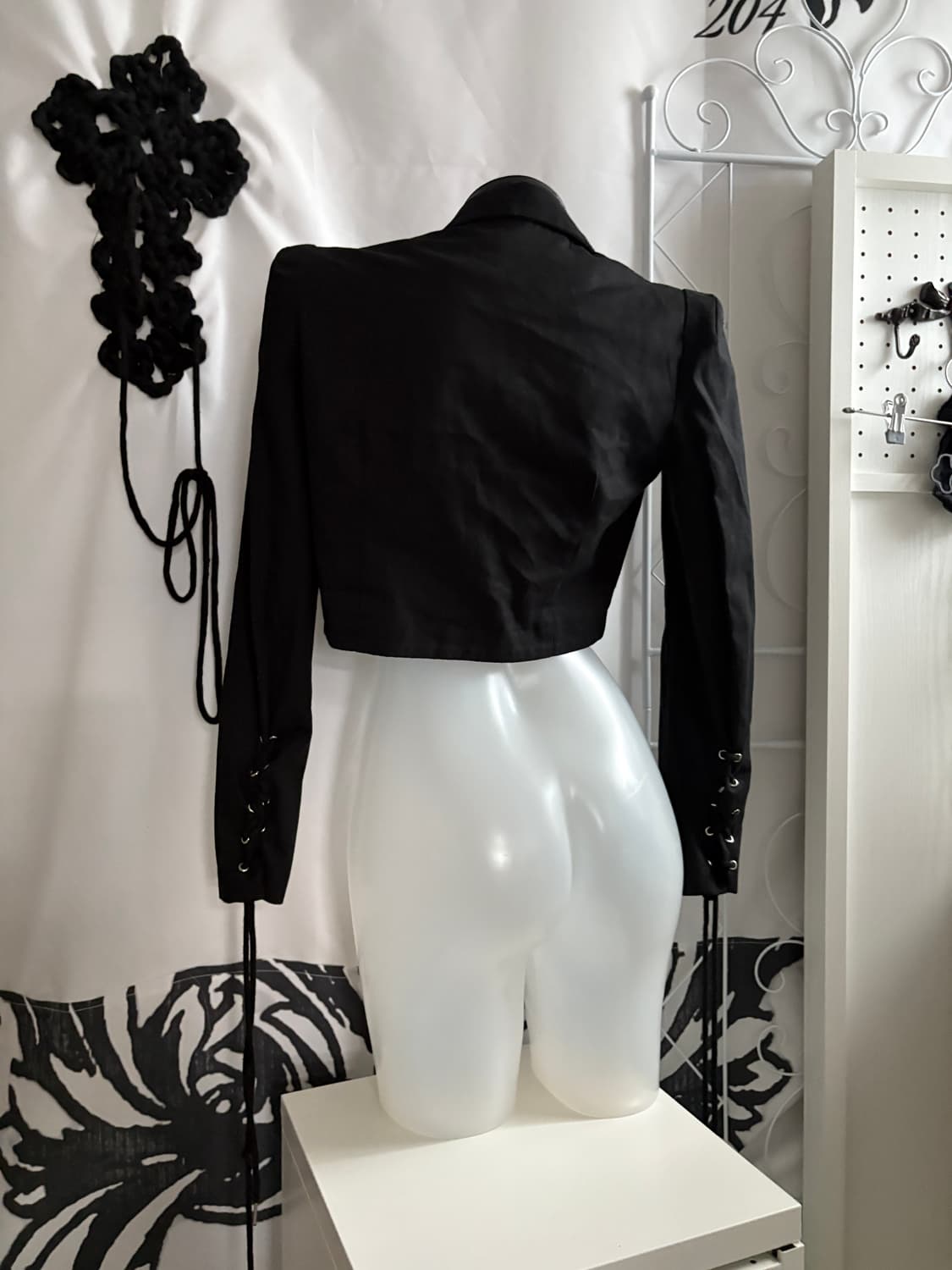 • Black eyelet cropped blazer 상품이미지4