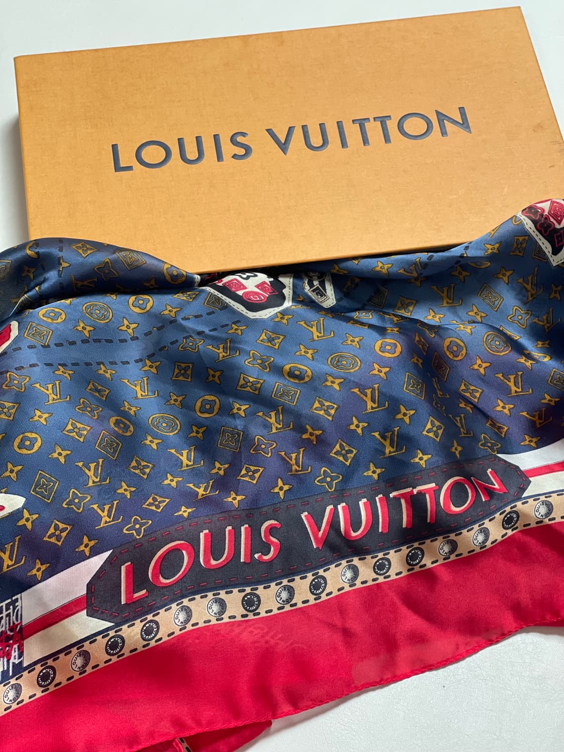 정품 루이비통 월드 맵 스퀘어 90 방도 실크 스카프. 구매가 120만원 상품이미지2