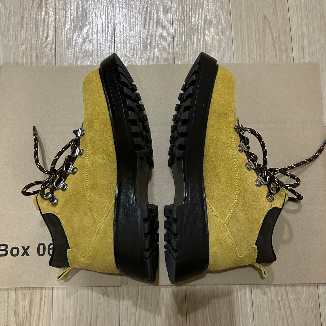 [현영현영해 X 로맨틱무브] 더 서밋 마운틴 부츠 / 웜옐로우 상품이미지4