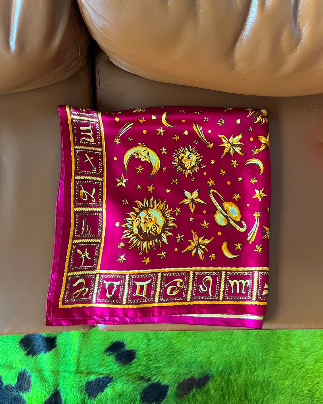 Indian Vintage Occult Pattern Silk Scarf 상품이미지4