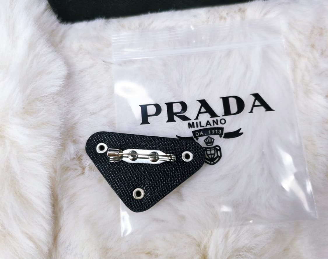 빈티지 프라다 가죽 브로치  상품이미지3