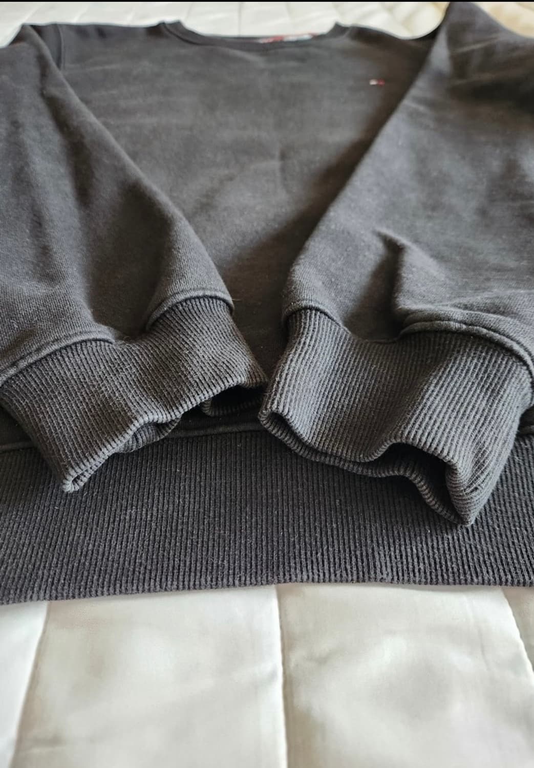 타미 할피거 블랙 스웻셔츠 상품이미지2