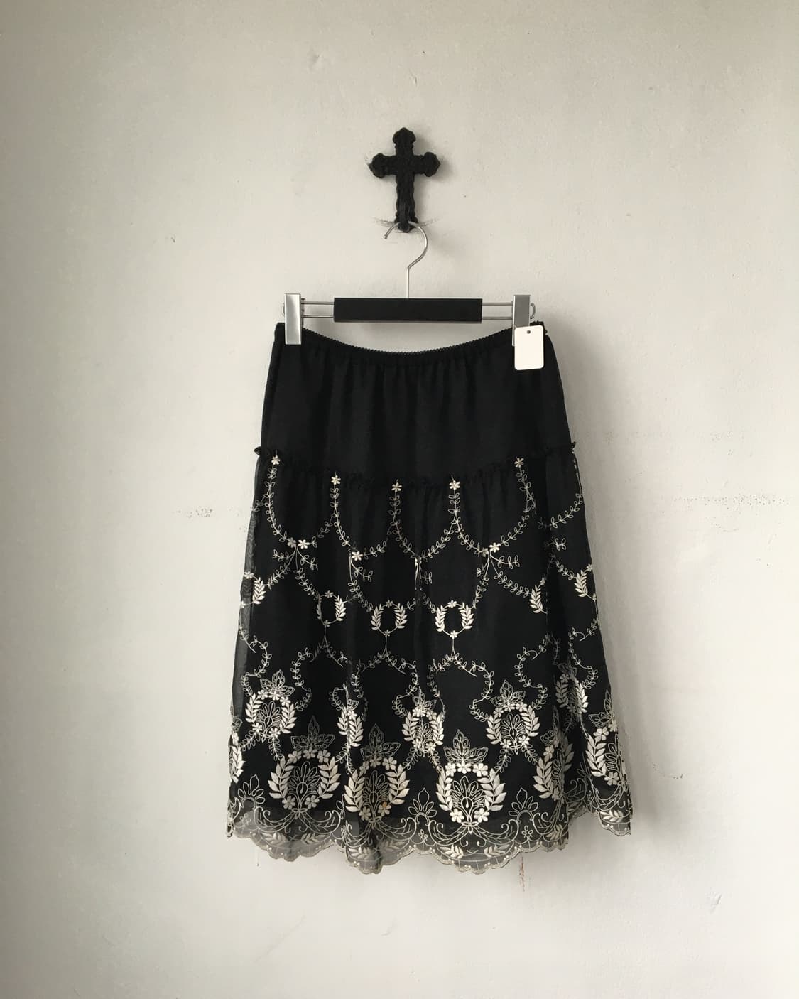 Ornament pattern needle work midi skirt 상품이미지1