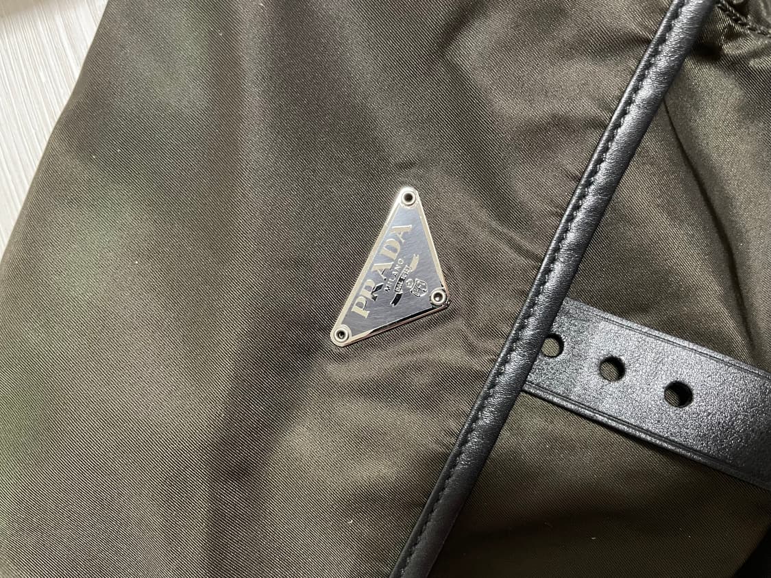 프라다 카키 메신저백 상품이미지2