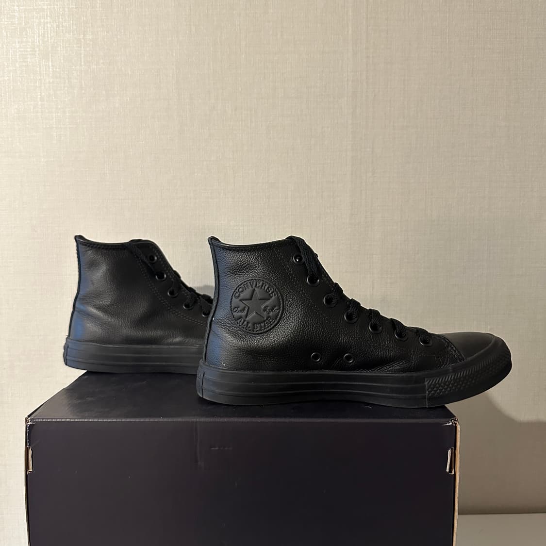 컨버스 하이 레더 올블랙 245 상품이미지2