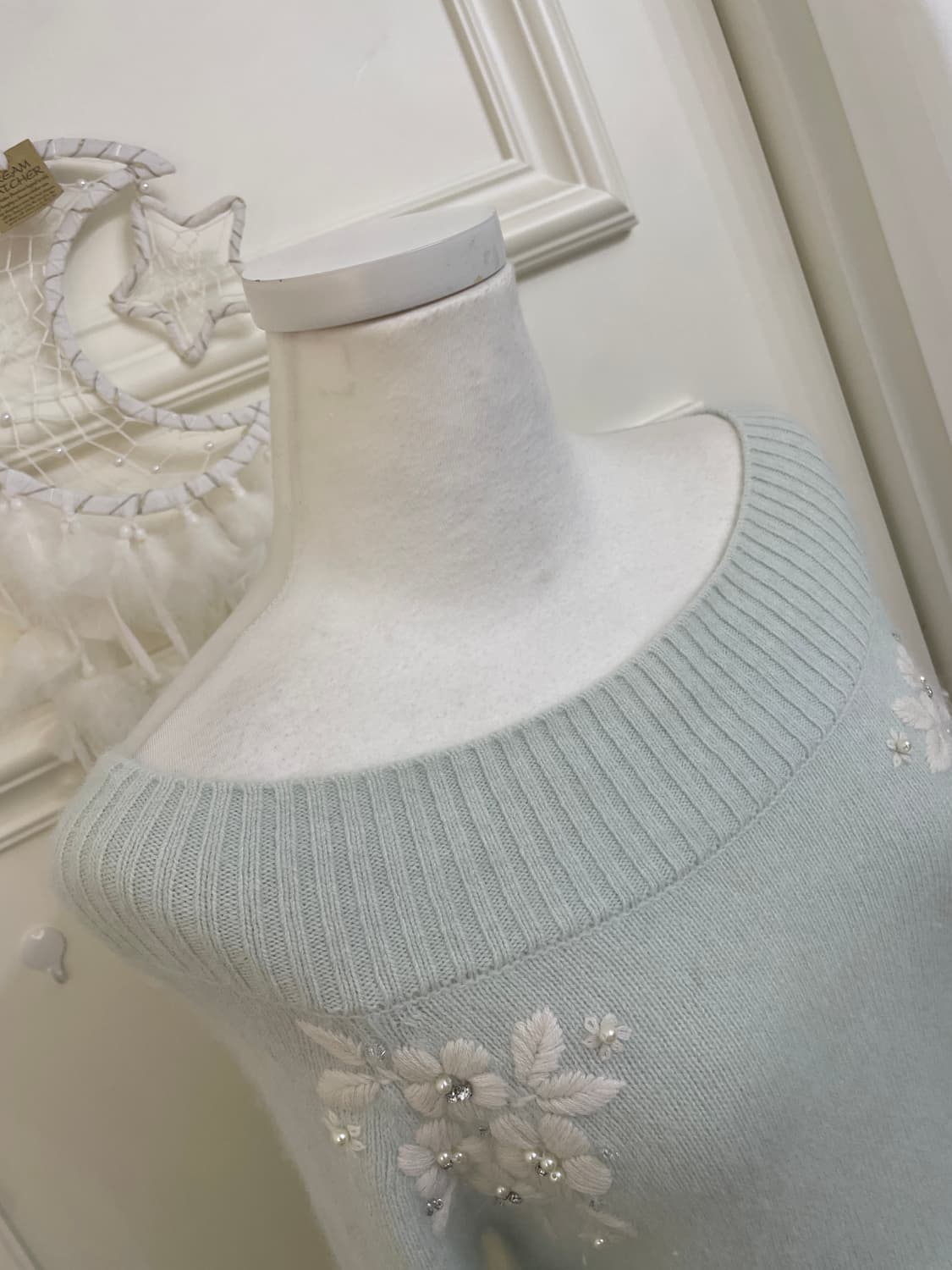 mint white flower embroidery off-shoulde 상품이미지8