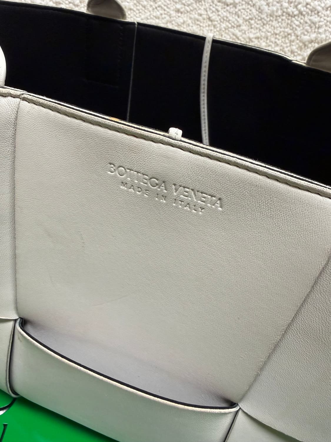 보테가 베네타 아르코 토드백 미듐 화이트 상품이미지3