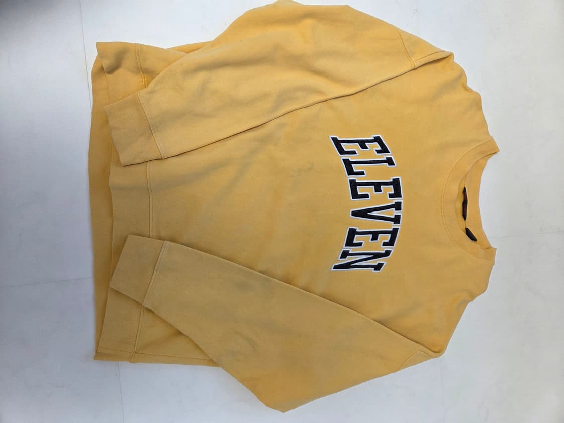 리바이스 X 기묘한이야기 ELEVEN 옐로우 맨투맨 티셔츠 상품이미지1