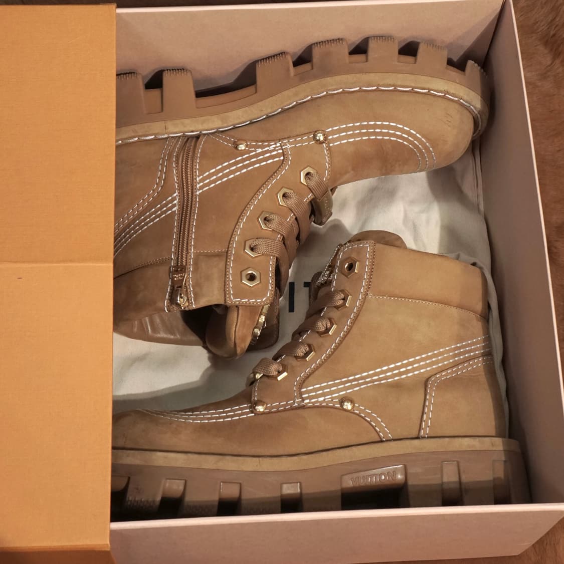 루이비통 퍼렐 런웨이 컬렉션 LV 체커 부츠 상품이미지8