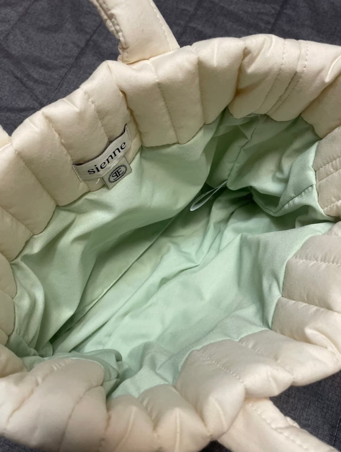 시엔느 패딩 토트백 크림 상품이미지3