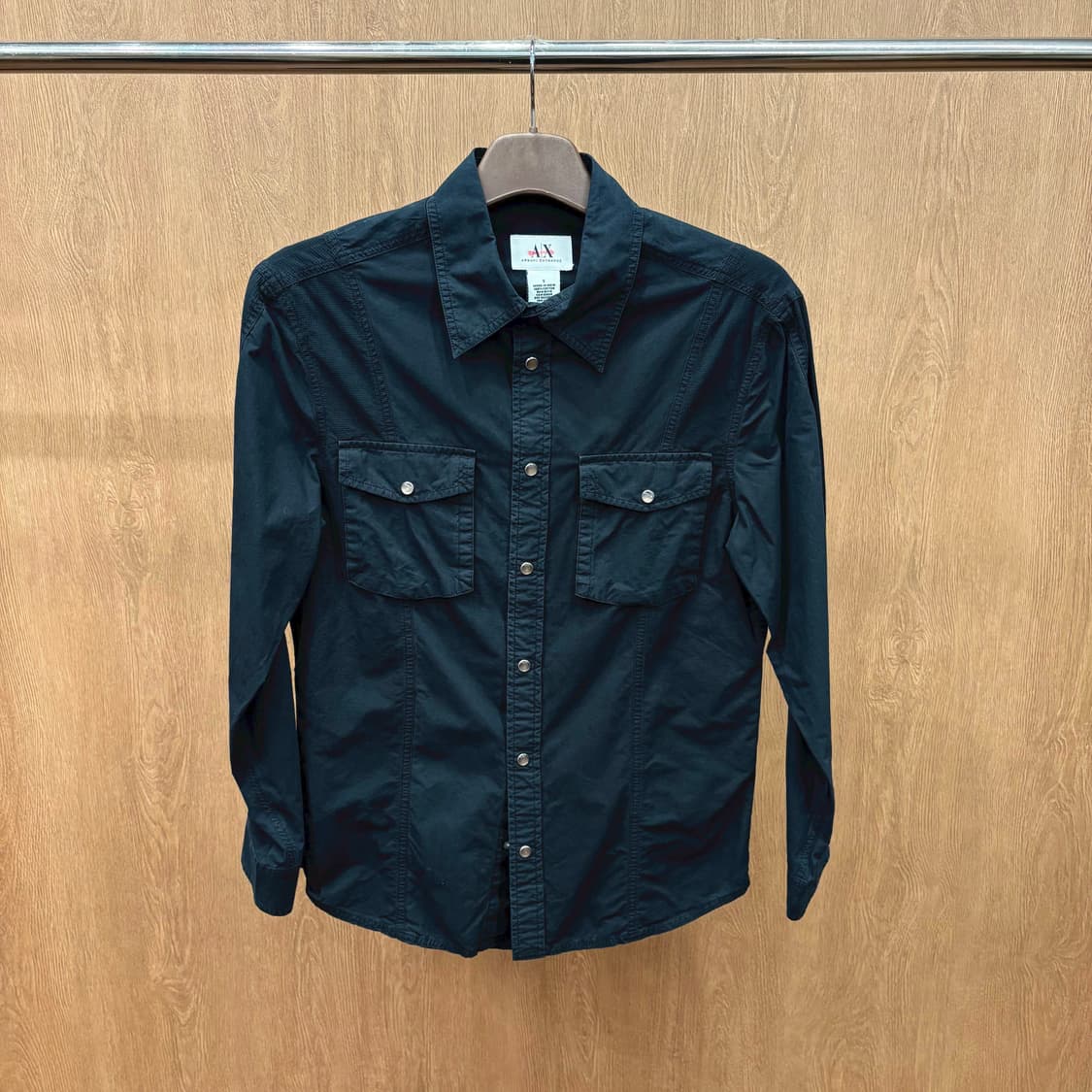 아르마니 익스체인지 클래식 코튼 긴팔 셔츠 웨스턴 플랩 포켓 디테일 블랙 상품이미지2