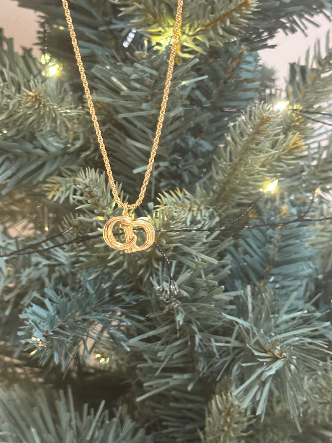 디올 CD 로고 골드 레드벨벳 예리 목걸이 상품이미지3