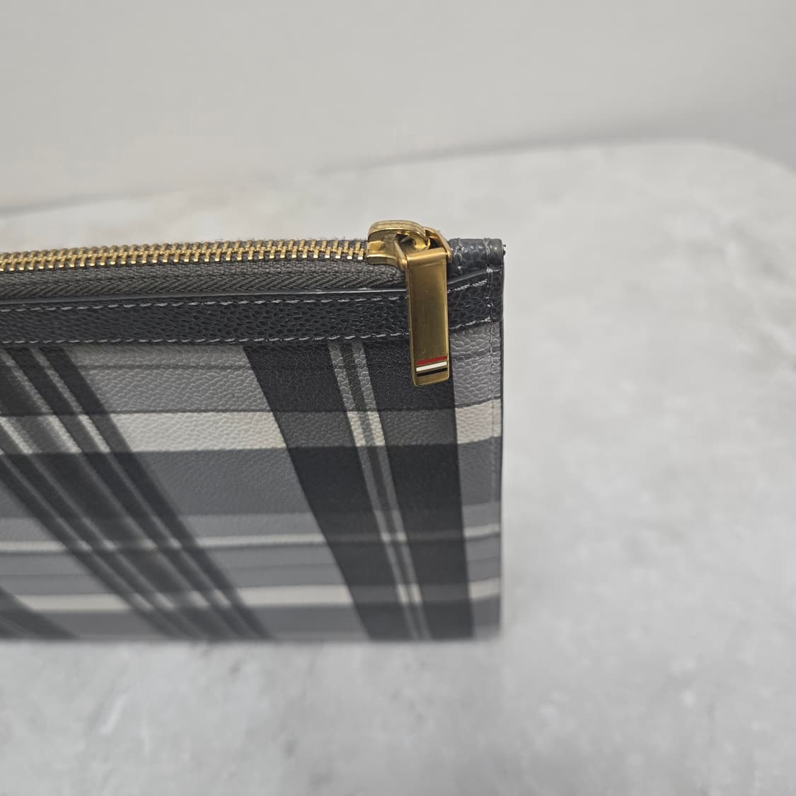 톰브라운 사선 체크 클러치 판매 상품이미지6