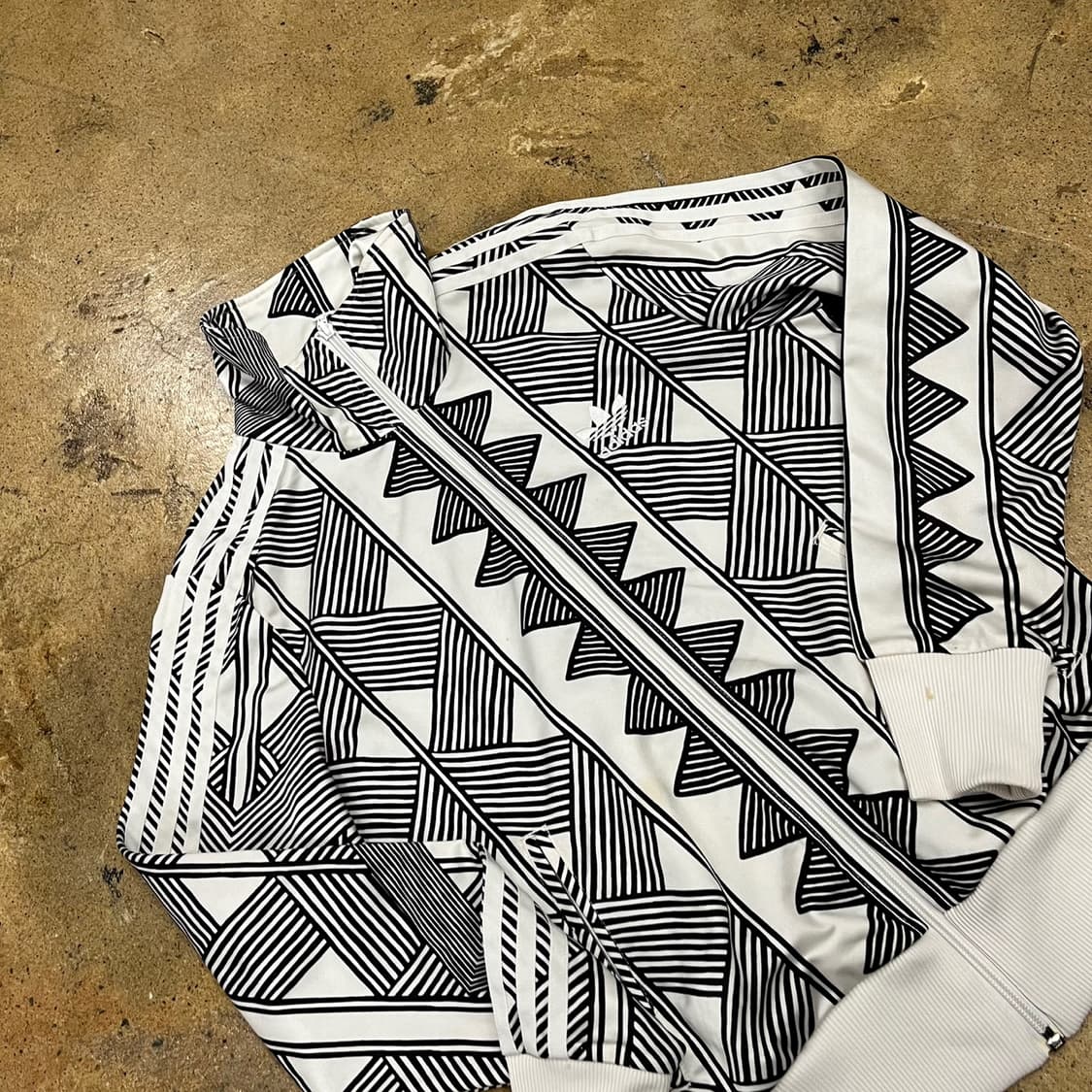 [정품/S] 아디다스 블랙 화이트 패턴 트랙탑 져지 b8 상품이미지1