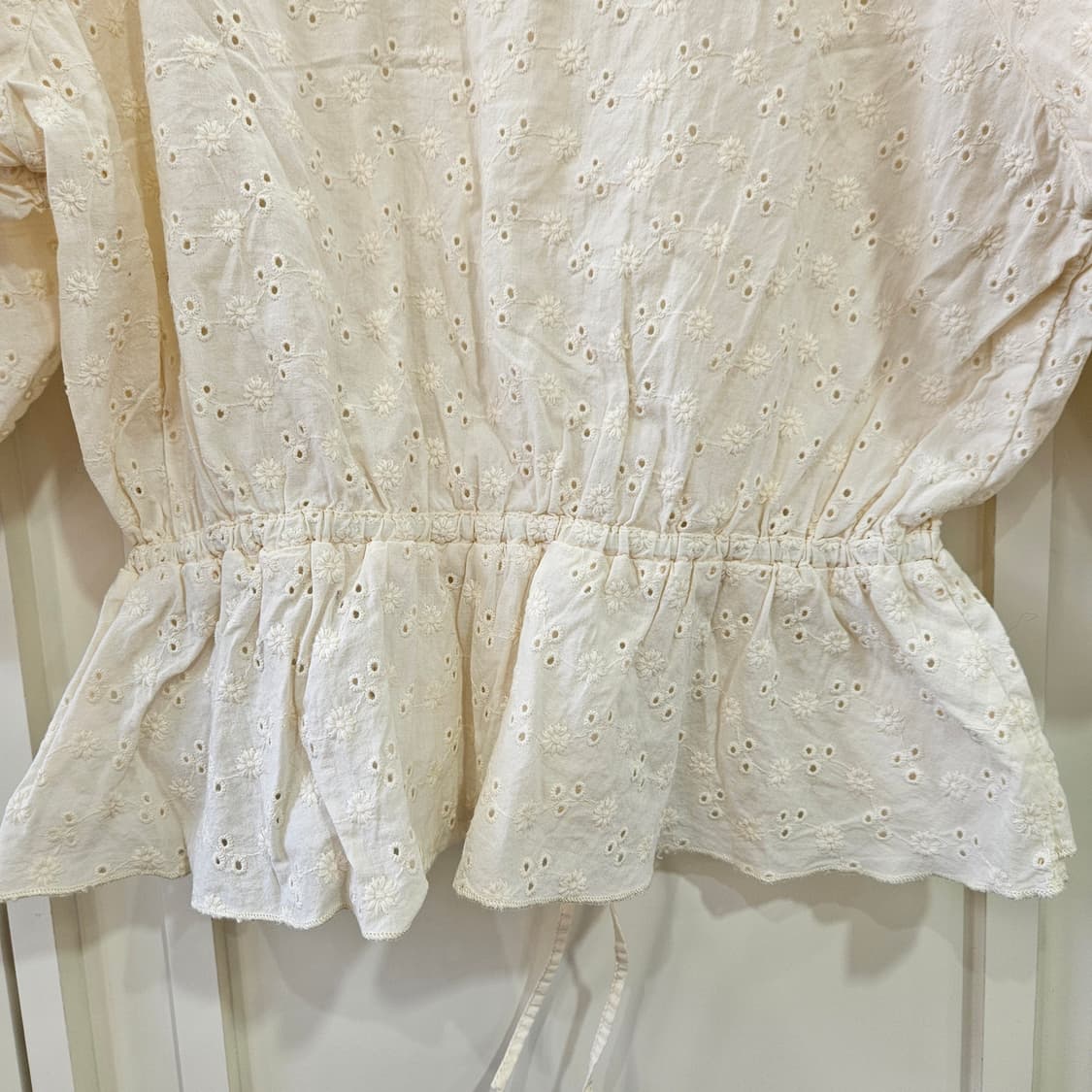 펀칭 코튼 오프숄더 블라우스 상품이미지7