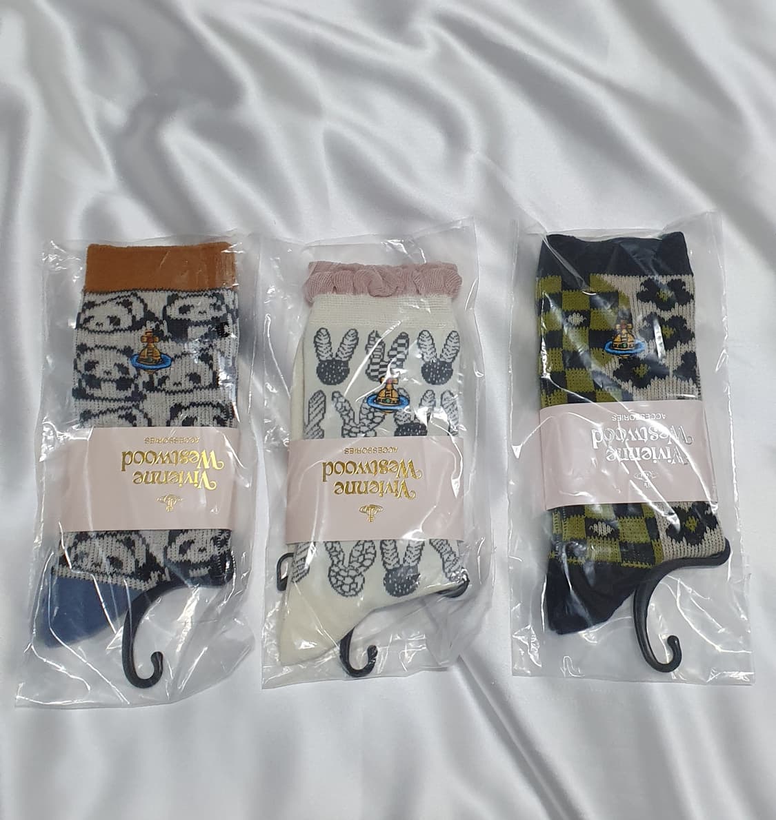 올리브 크림베이지 브라운 팬다 토끼 꽃 체크 비비안웨스트우드 양말  상품이미지1