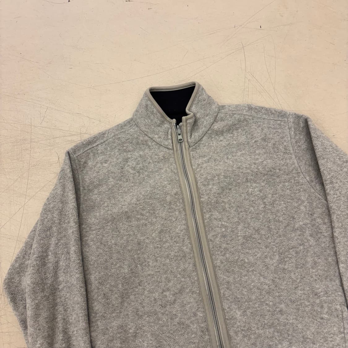 헬리한센 스몰로고 그레이 플리스 집업 상품이미지2