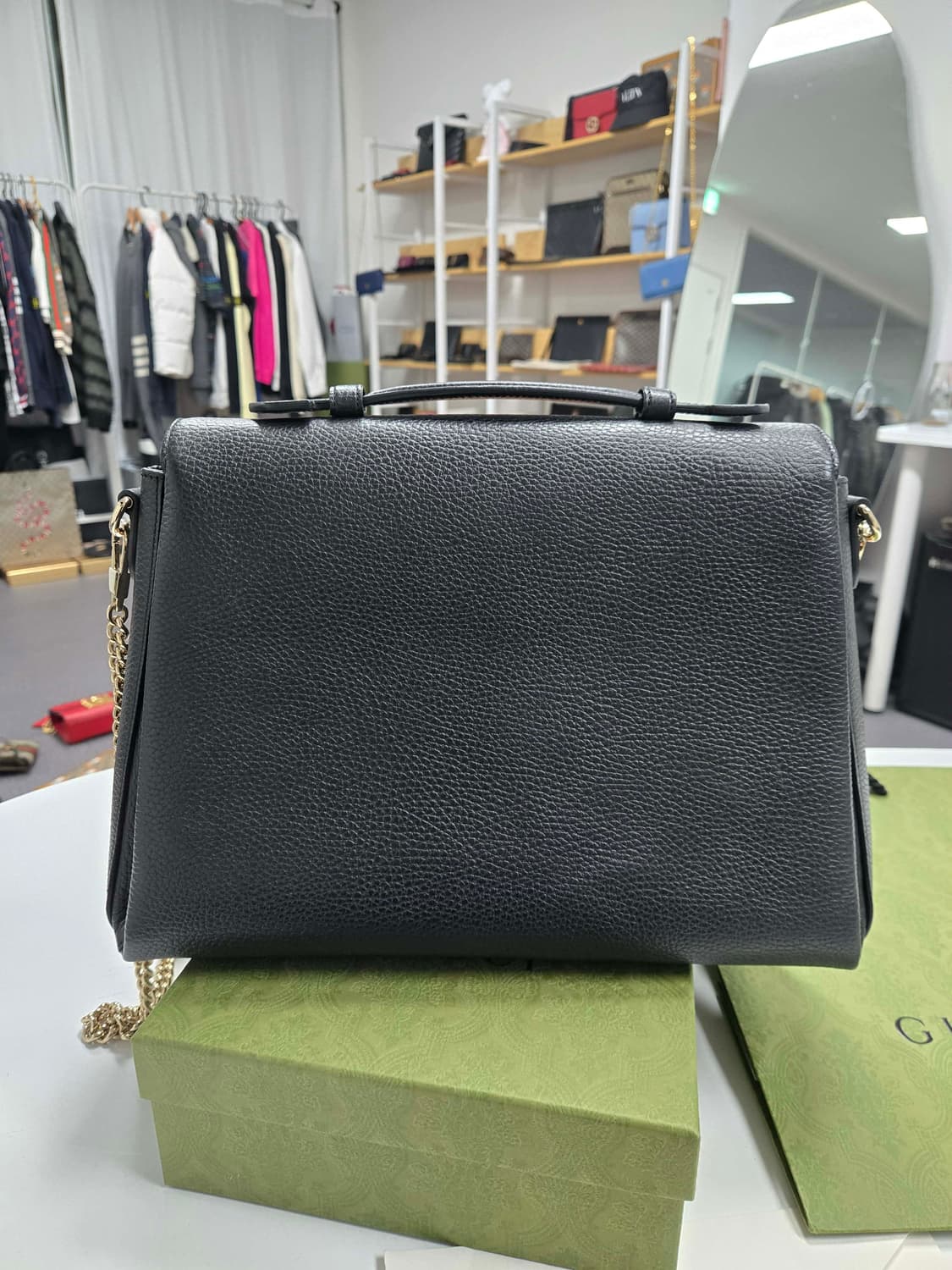 [40%할인] 구찌 인터로킹 탑핸들 라지백 상품이미지2