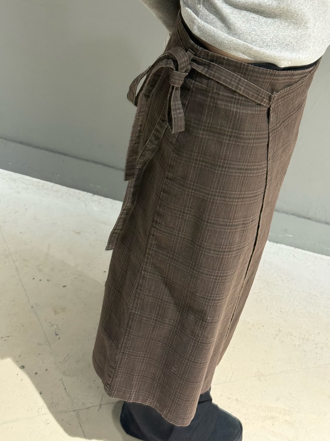 check pattern back pocket wrap skirt 상품이미지4