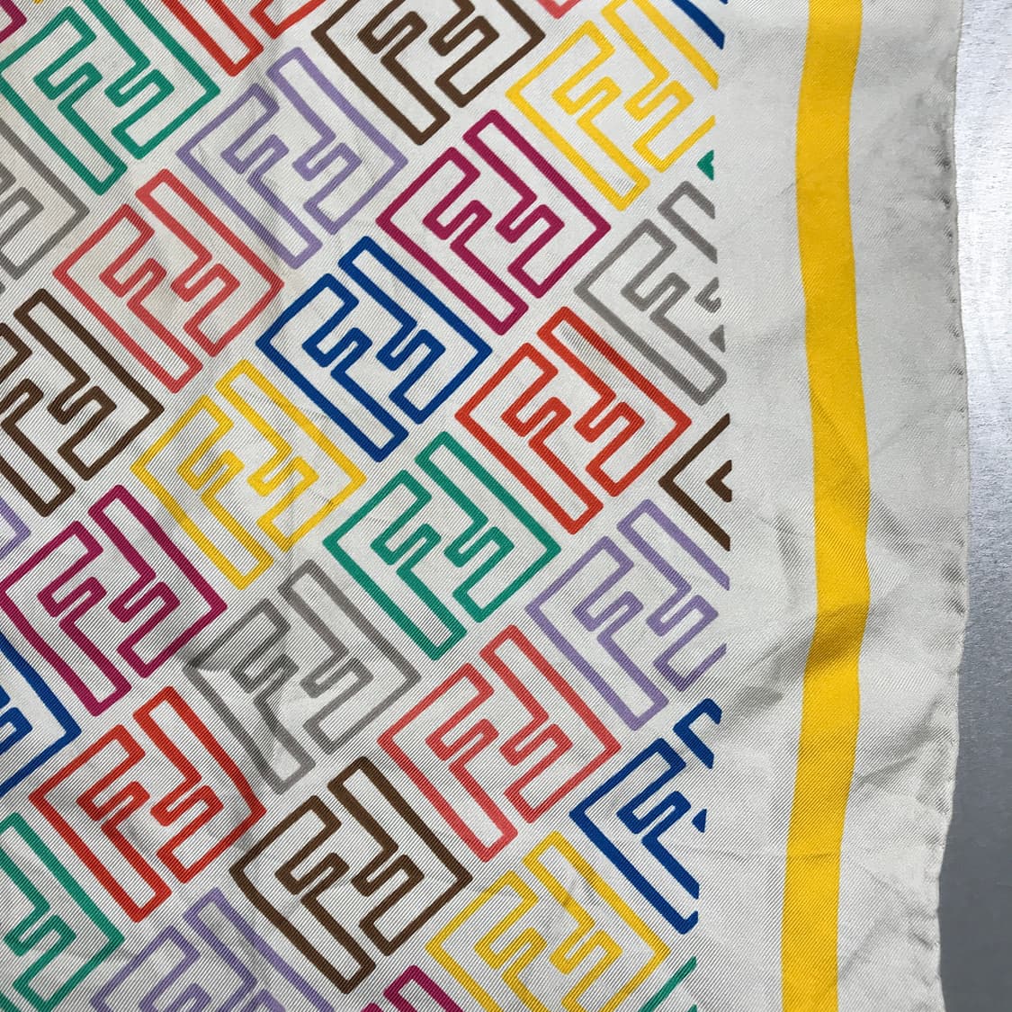 펜디 로고 실크 스카프 상품이미지4