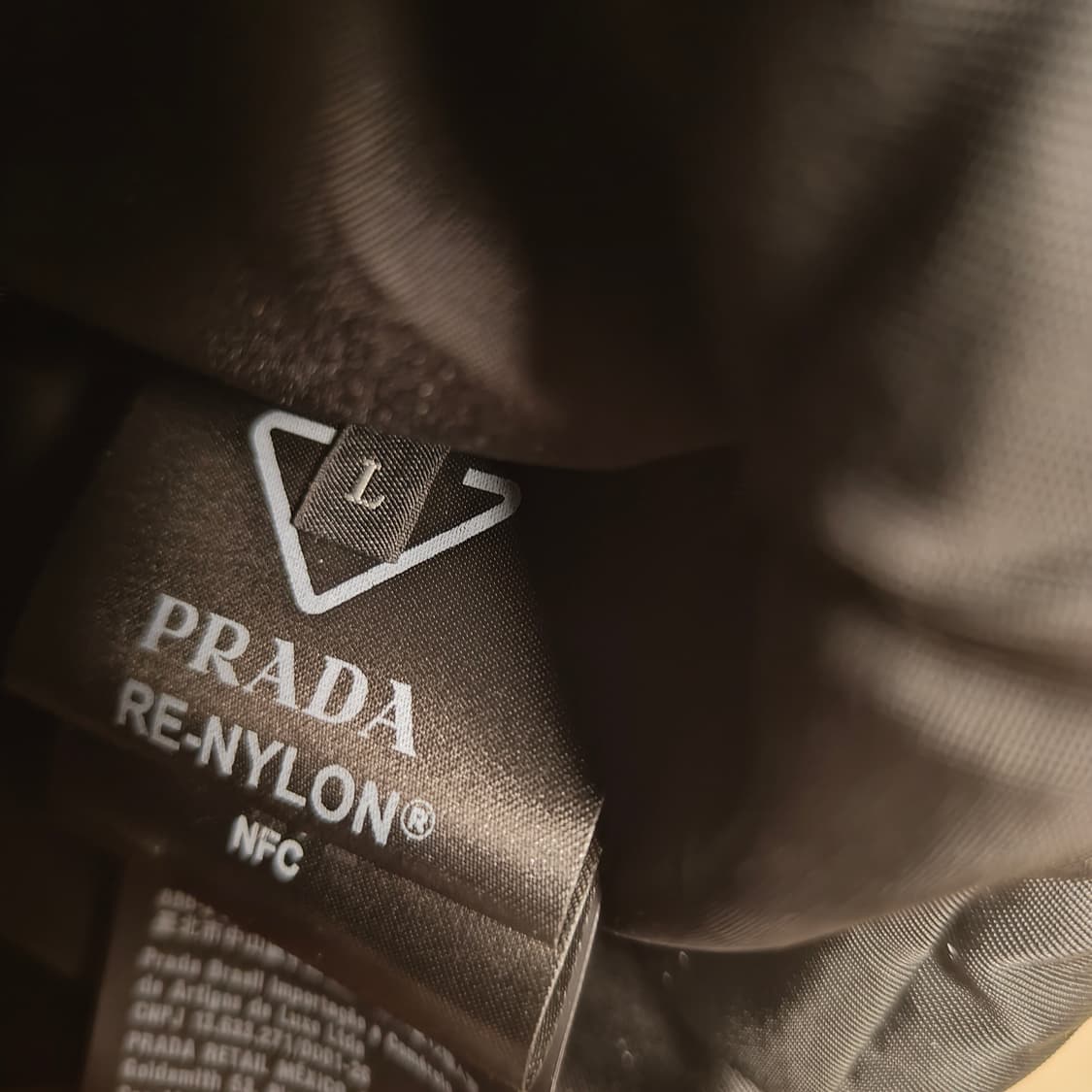프라다 리나일론 포켓 크롭 패딩 L사이즈 상품이미지3