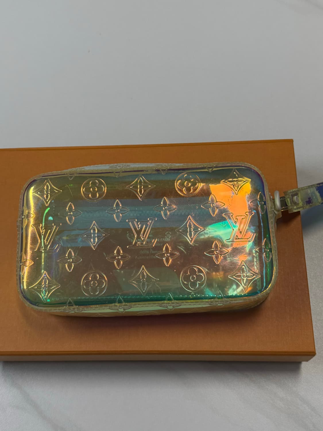 루이비통 포쉐트 볼가 프리즘 한정판 상품이미지1