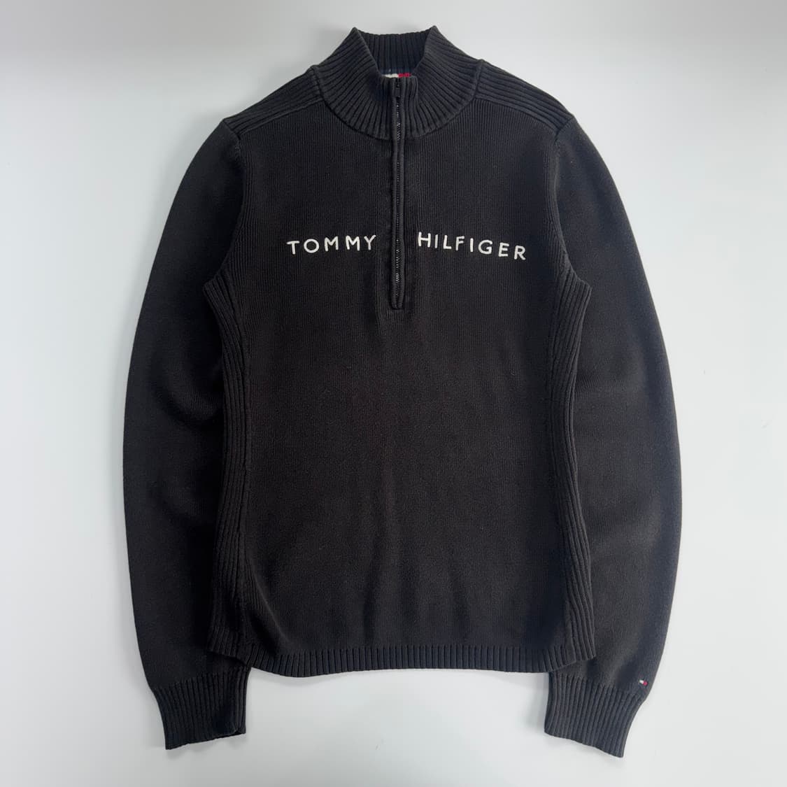 Tommy Hilfiger 타미힐피거 스펠아웃 로고 블랙 니트 상품이미지3