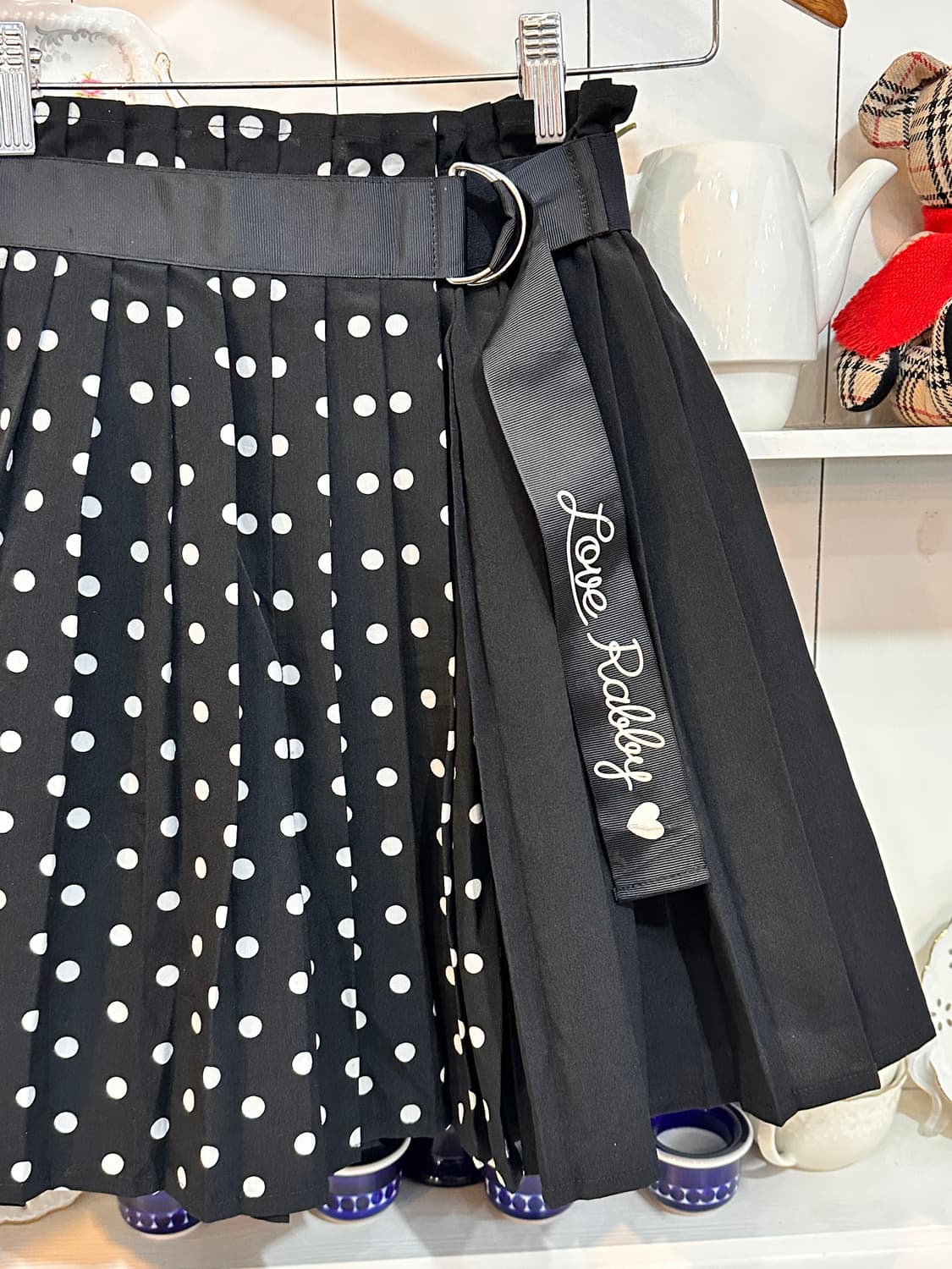 러브라비 도트 플리츠 스커트 블랙 상품이미지2