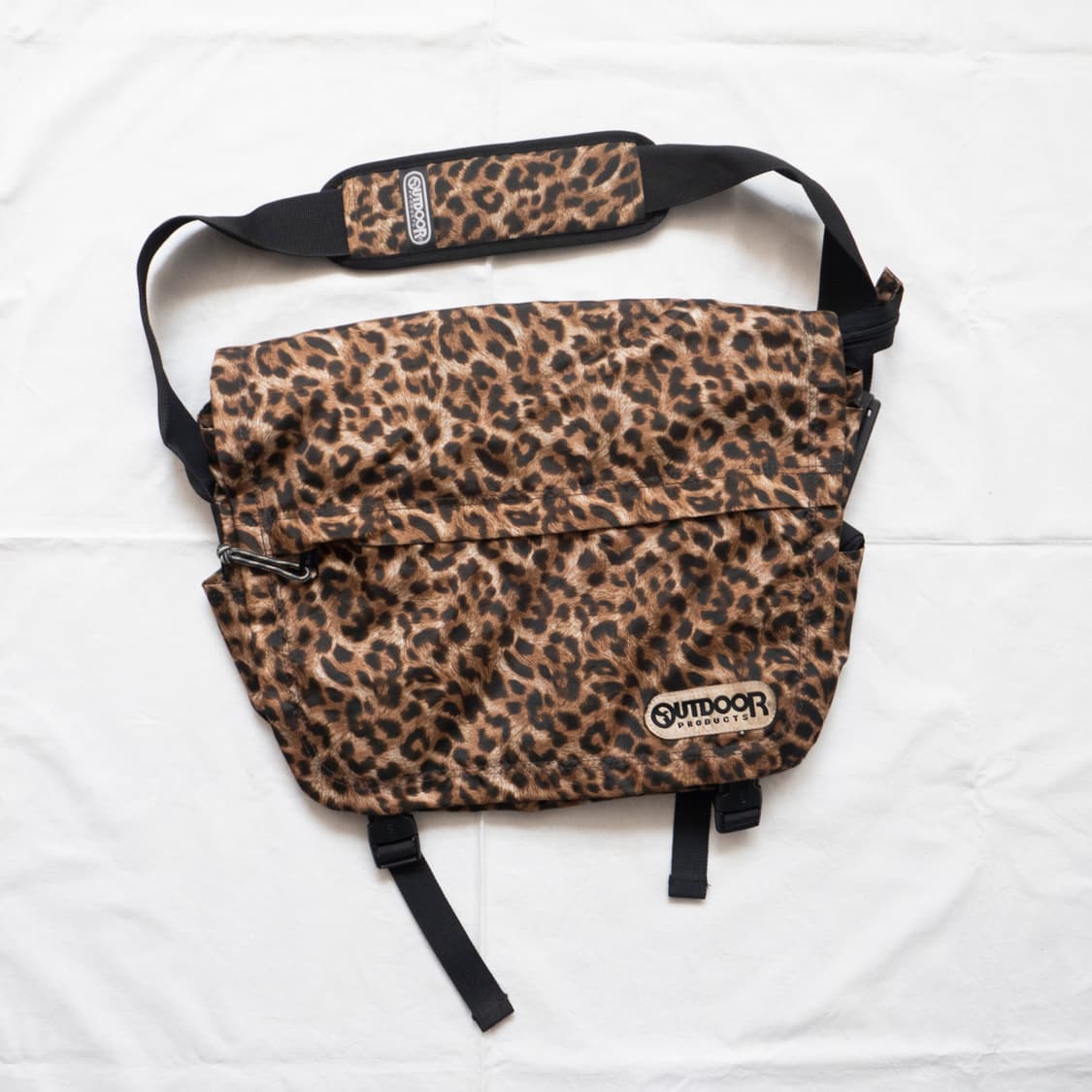아웃도어 레오파드 메신저백 상품이미지2