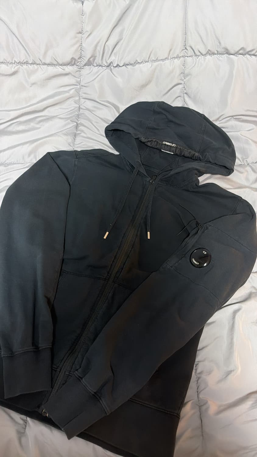 CP컴퍼니 라이트 플리스 후드집업 상품이미지1