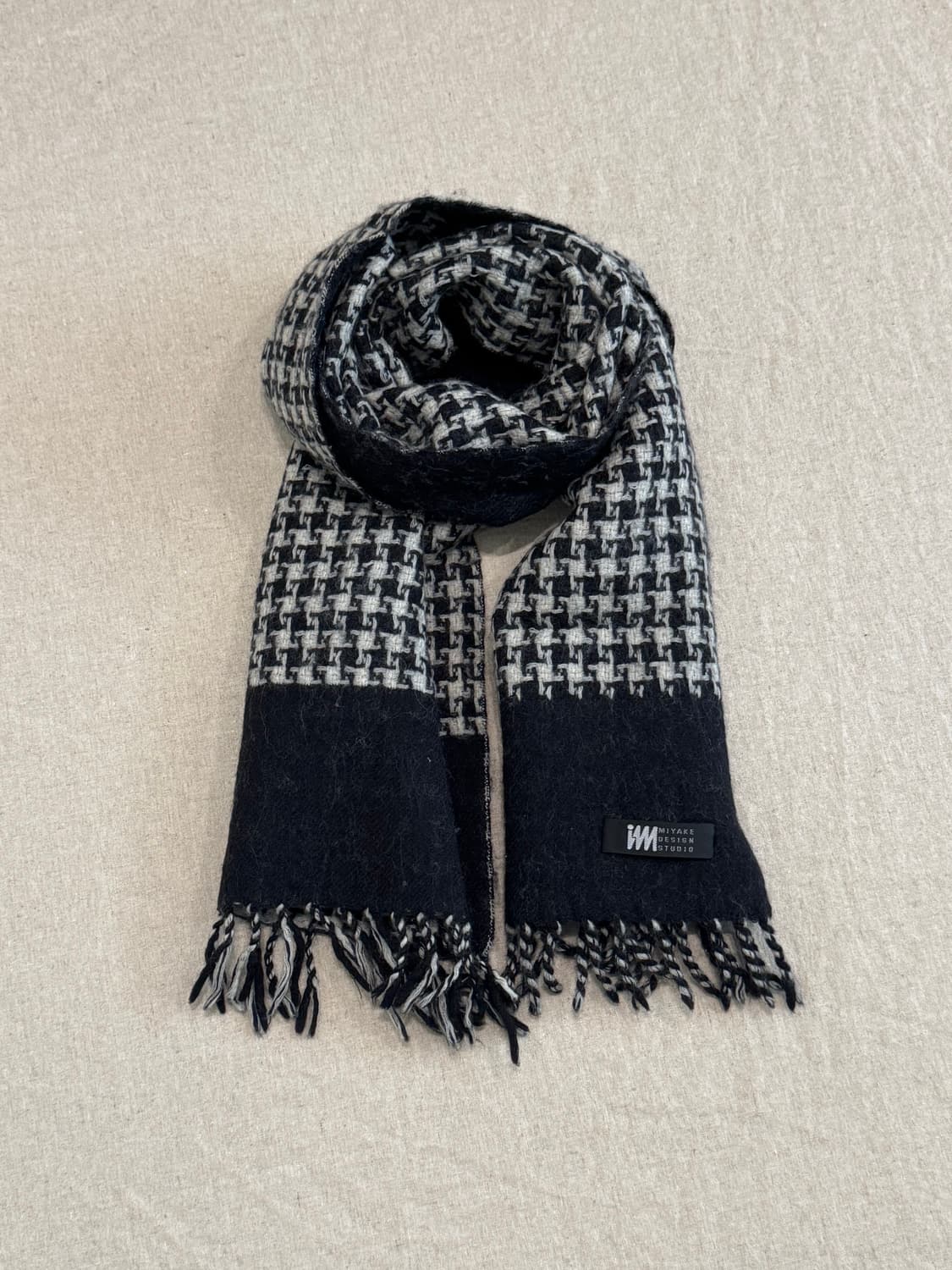 이세이미야케 하운즈투스 울 프린지 머플러 상품이미지4