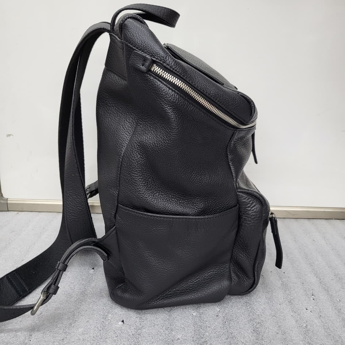 상태좋은 루즈 앤 라운지 정품 천연가죽 백팩
INTIMO BACKPACK 상품이미지4